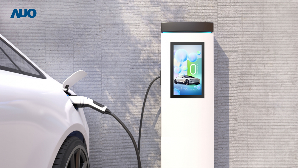 友達〝EVSE車用充電樁解決方案〞專為電動汽車充電樁設計，具有高亮度、克服戶外艱難環境的耐溫、耐紫外線等特性，並搭載散熱性及擴充性強的高效能工業電腦，可實現人機互動訴求，如資訊顯示、支付等應用